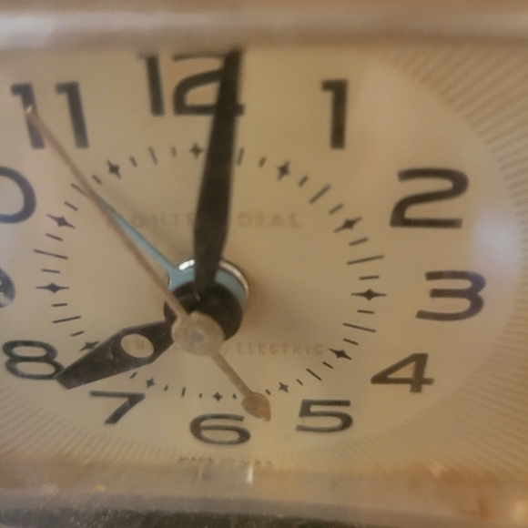 Vintage General Electric Bedside Alarm Clock - Picture 5 of 6
